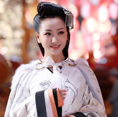 云南女明星,揭秘云南女明星的璀璨人生与演艺之路”